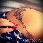 fegyvertetoválás a combon - fotó a kész tetoválásról 01092016 4093 tatufoto.ru