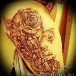 tetoválópisztoly a lyashkán - fotó a kész tetoválásról 01092016 1103 tatufoto.ru