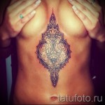 Lány a mellkas tetoválása alatt - példák a tetoválásokra az 16012016 fotókon 1