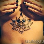 Lány a mellkas tetoválása alatt - példák a tetoválásokra az 16012016 fotókon 4