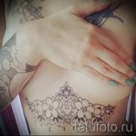 Lány a mellkas tetoválása alatt - példák a tetoválásokra az 16012016 fotóin 14