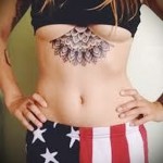 Lány a mellkas tetoválása alatt - példák a tetoválásokra az 16012016 fotóin 16