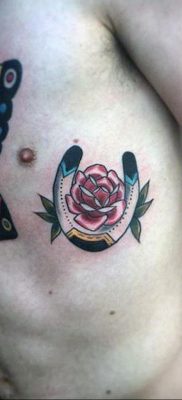 fotó példa egy patkó tetoválásra 2020.02.02 №327 -patkó tetoválás