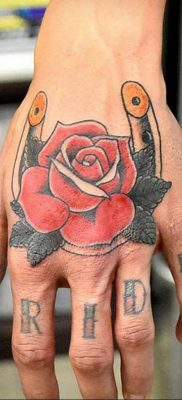 fényképes példa egy patkótetoválásra 2020.02.02. №324 -patkó tetoválás