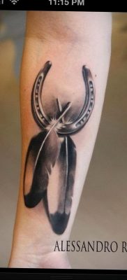 fotó példa egy patkó tetoválásra 2020.02.02 №313 -patkó tetoválás -