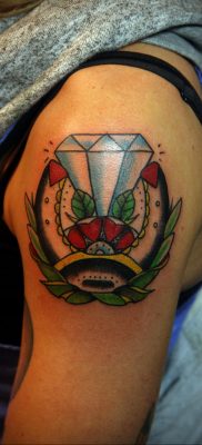 fotó példa egy patkó tetoválásra 2020.02.02. №308 -patkó tetoválás