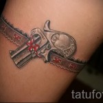 Harisnyakötő tetoválás a 2. képen