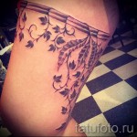 Fotó a harisnyakötő levél tetoválásról