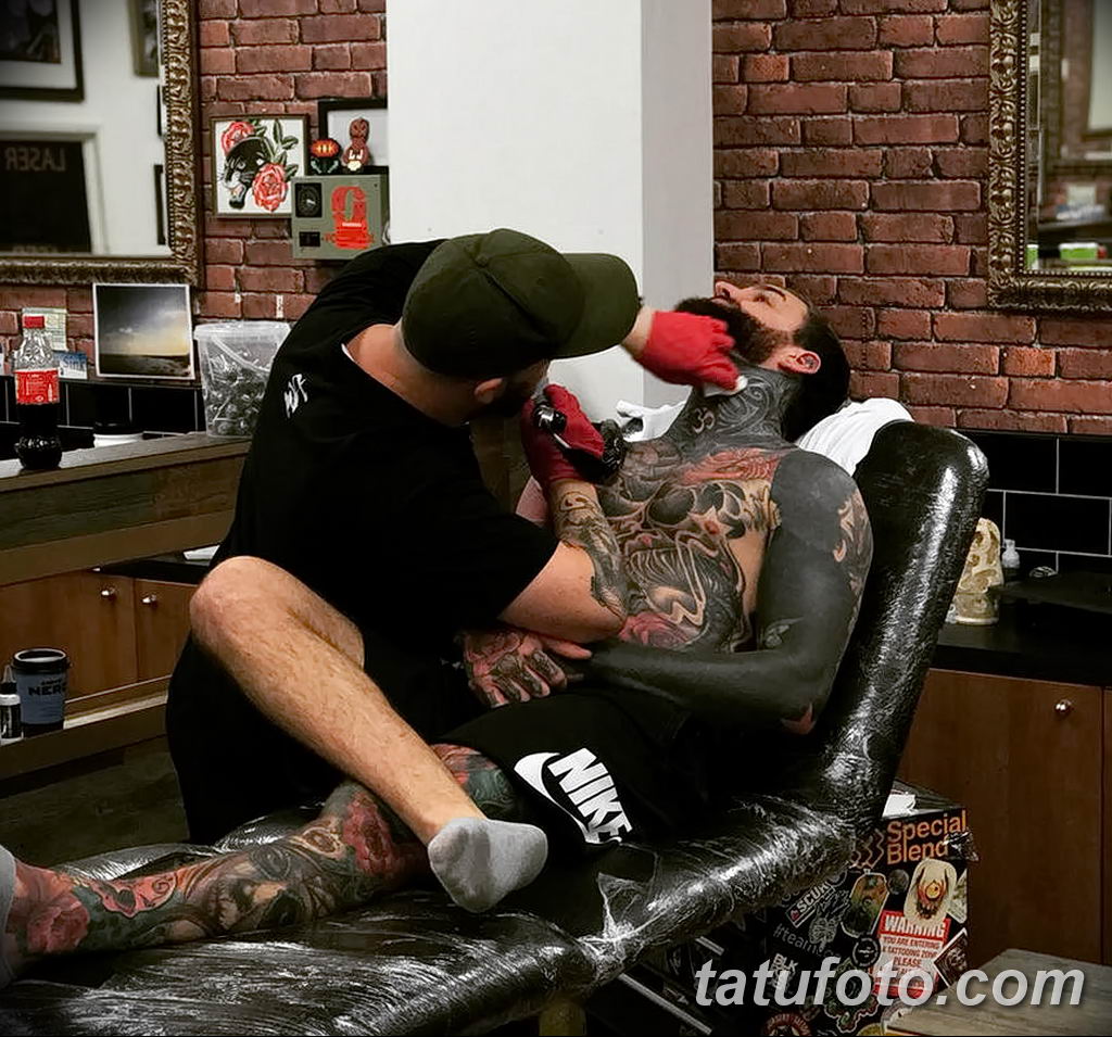 Tetovažne avanture Aarona Chalmersa - Fotografija 3