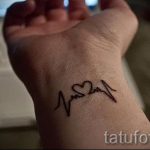 pulzus tetoválás a csuklón - példa a kész tetoválásra 2