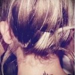 pulzus tetoválás a nyakon - példa a kész tetoválásra 2