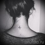 pulzáló tetoválás a nyakon - példa a kész tetoválásra 5