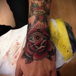 rózsa tetoválás a kezén - fotó opció 15122015 № 4