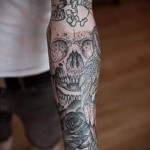 rózsatetoválás a férfiak karján - fotóopció 15122015 -ből, 1. sz