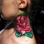 rózsa tetoválás a nyakon - fotó opció 15122015 21. szám