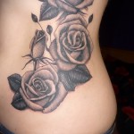 rózsás tetoválás az oldalán - fotó opció 15122015 № 5