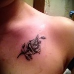 rózsatetoválás a kulcscsonton - fotóopció 15122015 -ből 8. sz