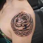 rózsa tetoválás a vállán - fotó opció 15122015 № 5