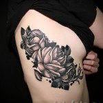 rózsa tetoválás a bordákon - fotó opció 15122015 № 8