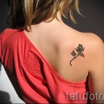rózsás tetoválás a hátulján - fotó opció 15122015 № 2
