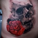 rózsa tetoválás a koponyán - fotó