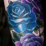 kék rózsa tetoválás - Képopció a 15122015 számról 1