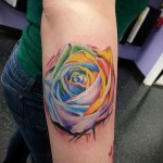 rózsás tetoválás a karján - a 15122015 képszám egyik változata 4