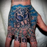 rózsás tetoválás a kezén - Fotó opció a 15122015 12 számról