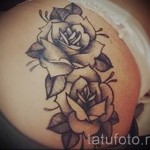 Rose Tattoo sur les cuisses - option d'image of partir du numéro 15122015 1