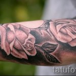 Rose Tattoo sur son bras pour les hommes - l'option photo a partir du nombre 15122015 1