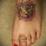 rózsás tetoválás a lábán - fotó opció 15122015 -ből 24