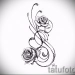 rózsás tetoválás a lábán