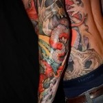 كم وشم على ذراع الذكور - لون العمل