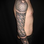 كم الوشم blackwork-dotwork