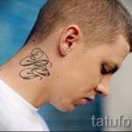 Név Tätowierung auf seinem Hals - Foto Beispiel des fertigen Tätowierung auf 06032016 1