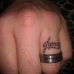 név tetoválás az ujjain - Fotó példa a kész tetoválásra a 06032016 -on 1