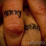név az ujjak tetoválásán - fotó példa egy kész tetoválásra 06032016 -ból 8