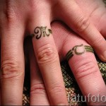 név a tetoválás ujjain - fotó példa a kész tetoválásra 06032016 11 -ből