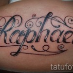 Példa egy kész tetoválásra, fénykép nevével