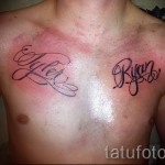 név tetoválás a mellkason - fotó példa a kész tetoválásra a 06032016 -ból 5