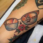 Tatuaż z okularami przeciwsłonecznymi 30.06.2020 №001 -Okulary przeciwsłoneczne-