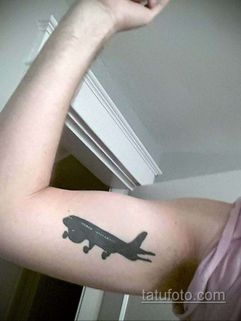 Zdjęcie tatuażu samolotu 07/06/2021 №420 - tatuaż samolotu -