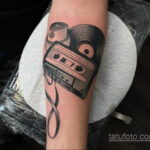 Tatuaż z płytą winylową 26.10.2020 №119 -tatuaż z płyt winylowych-