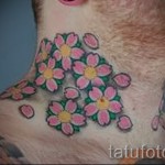 Sakura a nyak tetoválásán - Fotó példa a 12122015 számra 1