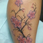 sakura tetoválás a lábán - fotó példa 12122015 3. számból