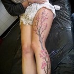 sakura tetoválás a lábán - fotó példa 12122015 4. számból
