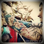 Sakura tetoválás - szuper aranyos színes tetoválás a gyönyörű chiki számára - fotó