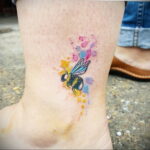 Fotó egy szőrös csíkos poszméh tetoválásról 2021.03.03. №514 -darázs tetoválás -