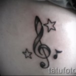 Háromszoros kulcs és kotta tetoválás 2 fotó