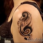 Magaskulcsos és kotta tetoválás 6 fotó